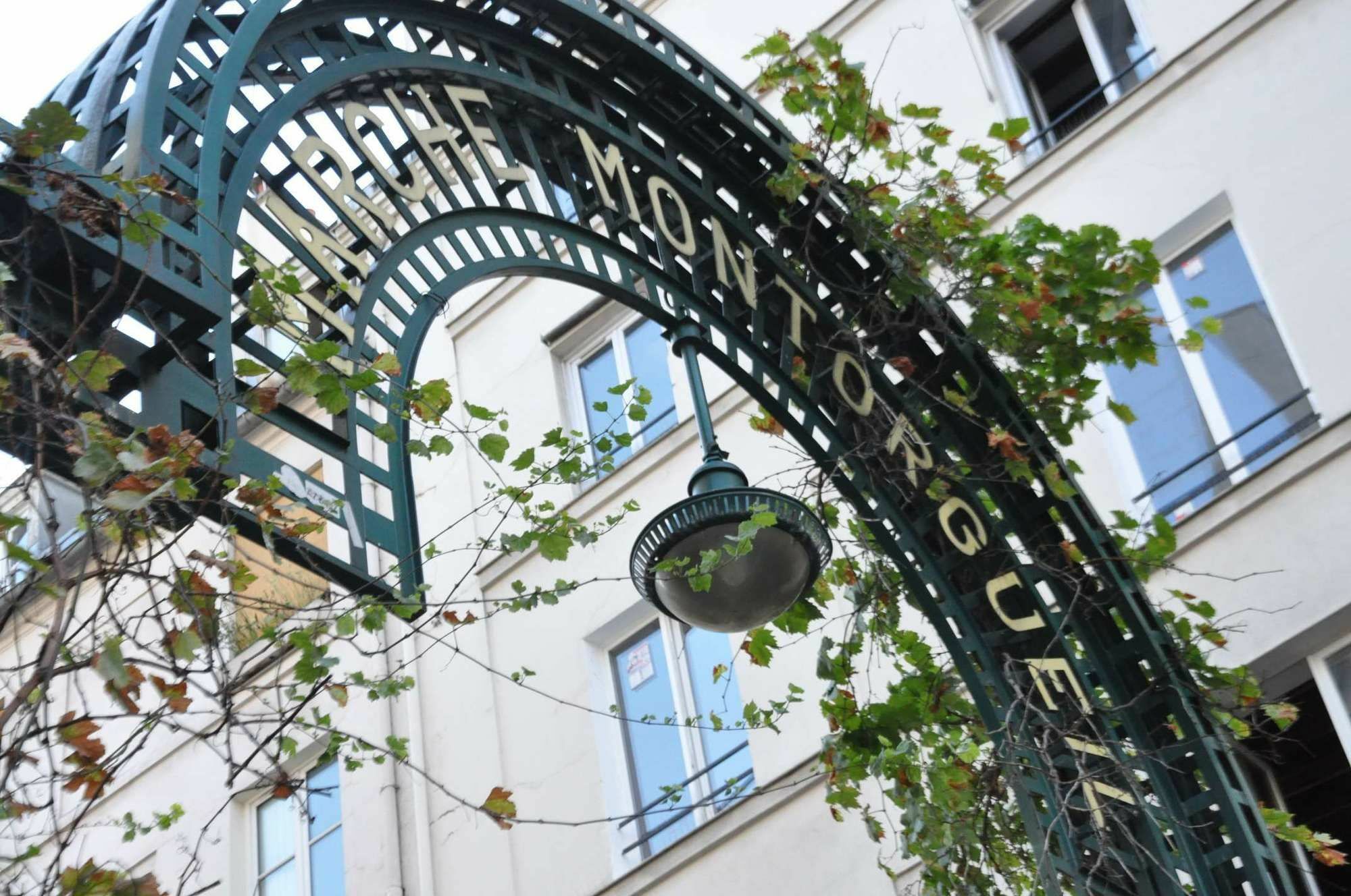 65-French Cancan St Denis 파리 외부 사진